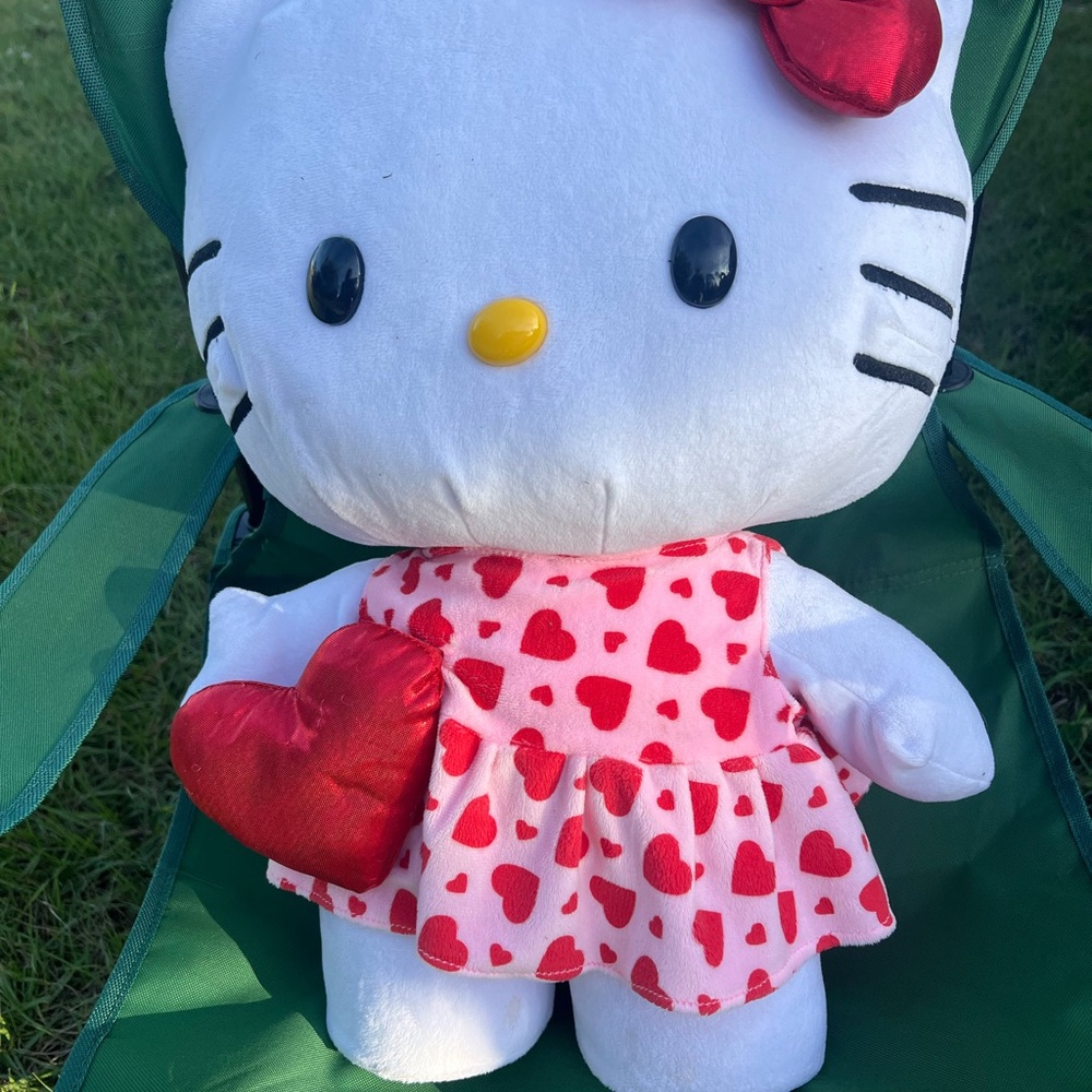 Hello Kitty Valentine Geeter Plush Gemmy Limited Edition 2016 20 inches tall - Picture 3 of 9